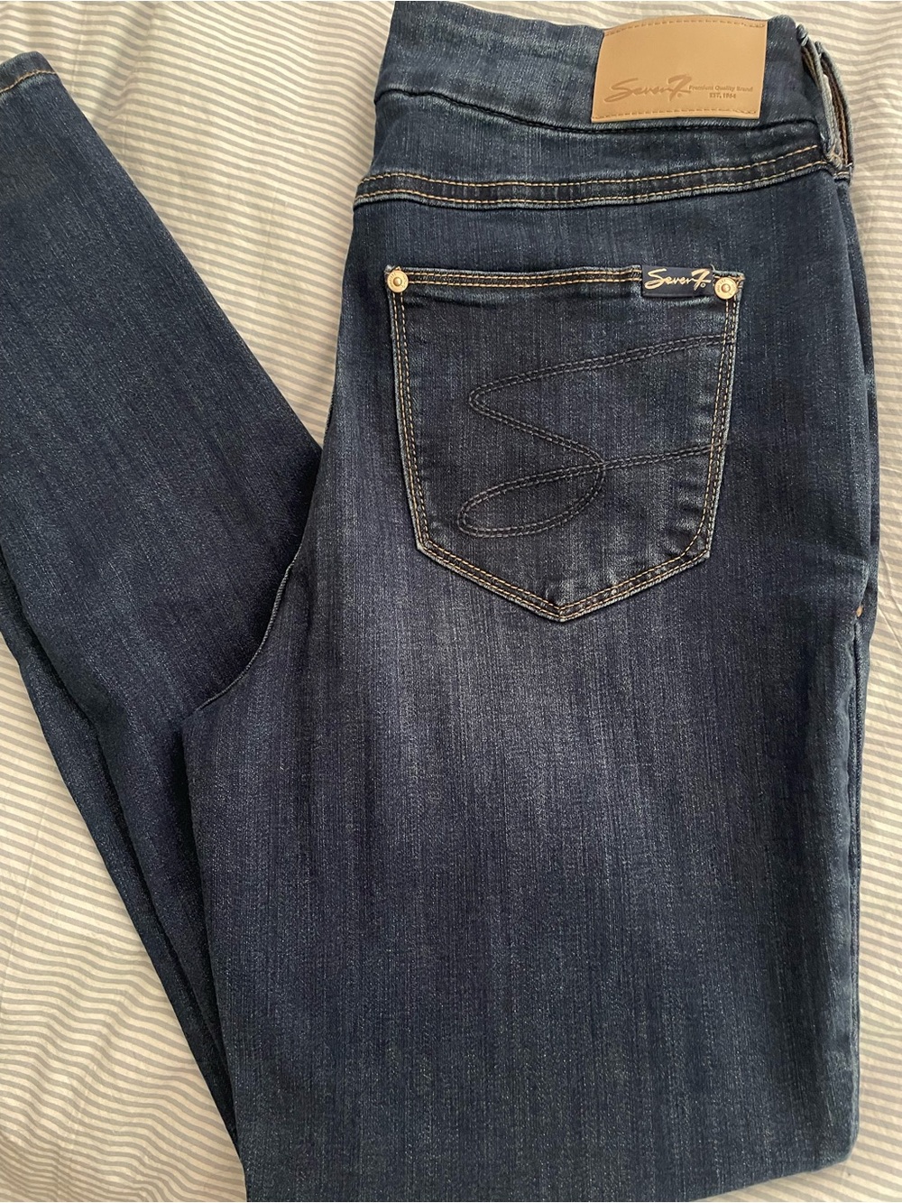 Seven7 brand Tummyless High Rise Skinny Jeans in a women's size 8 - Picture 2 of 4